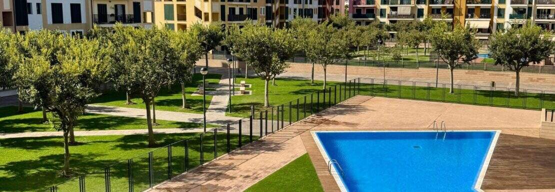 Terrace overlooking the pool