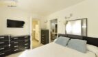 Schlafzimmer mit Badezimmer 