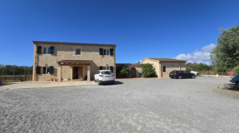 Finca from the front
