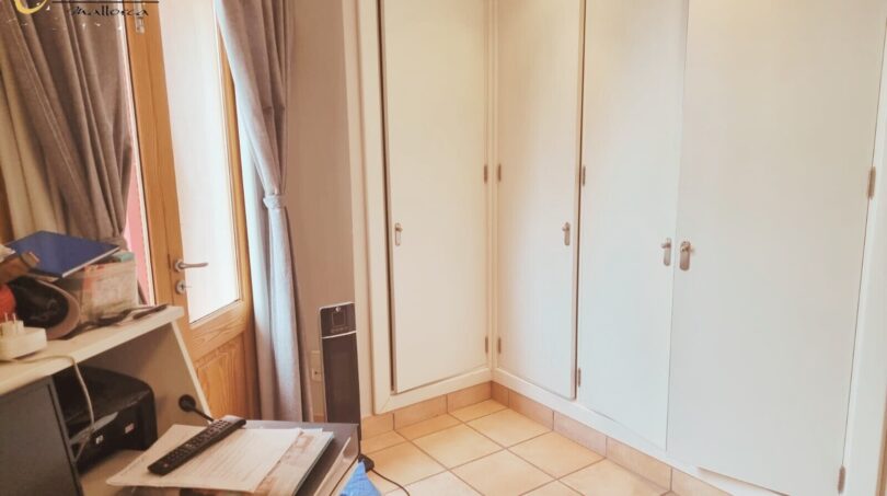 Schlafzimmer mit Einbauschrank