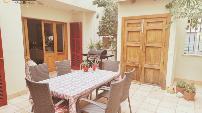 Patio mit zusatlichem Zugang zur Straße