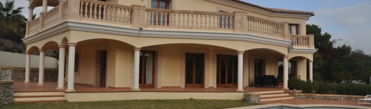 Vista de la propiedad: Villa amueblada de 250m² con 4 dormitorios, piscina y cocina exterior en venta