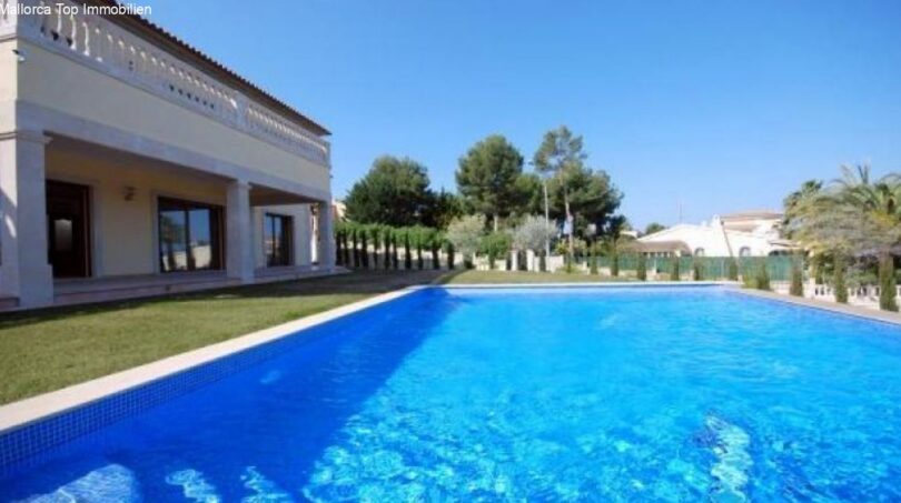 Blick zum Pool