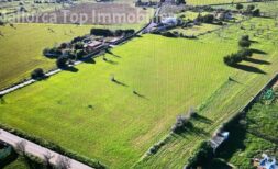 Fantastic building plot with project in a natural location