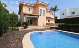 Stilvolle Villa mit Gästewohnung in der Nähe des Beach Clubs Mhares