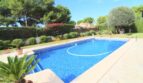 Hausansicht mit Pool