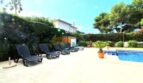 Hausansicht mit Pool