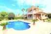 500m² Villa mit 4 SZ, 4 Bädern, Garage und Pool zu kaufen