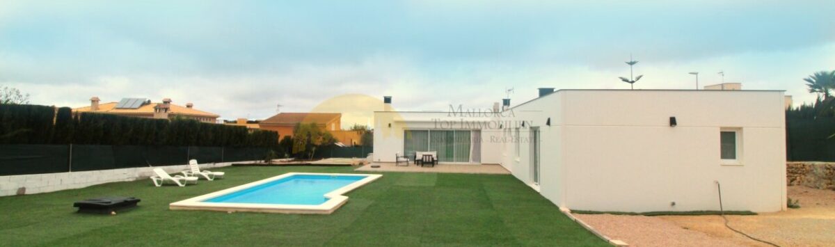Bild zum Objekt: 155m² Haus mit 4 Zimmern, 2 Bädern, Terrasse und Pool zu verkaufen