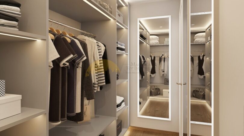  WALK IN CLOSET