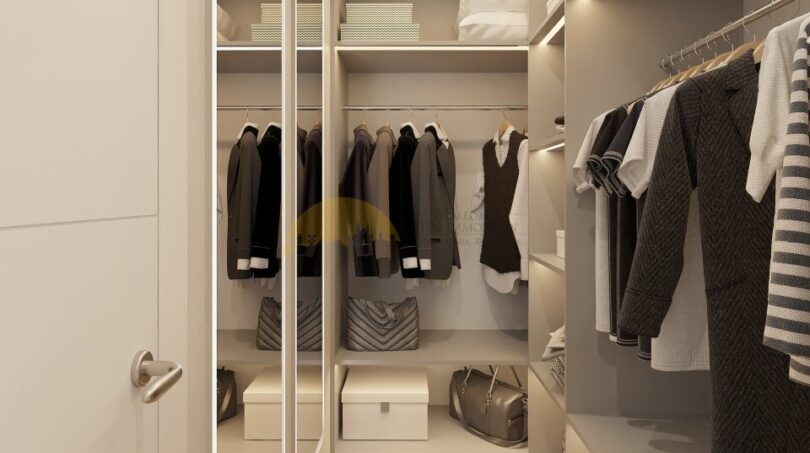  WALK IN CLOSET