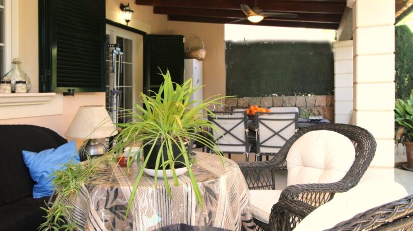 überdachte Terrasse