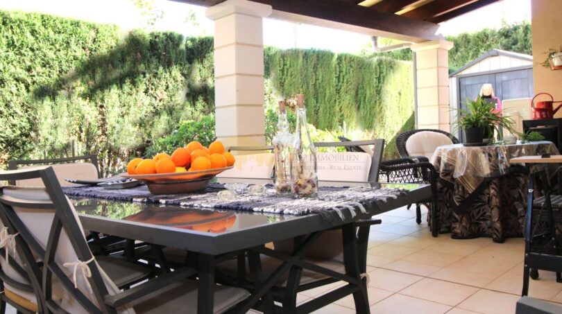 Terrasse vom Wohnzimmer