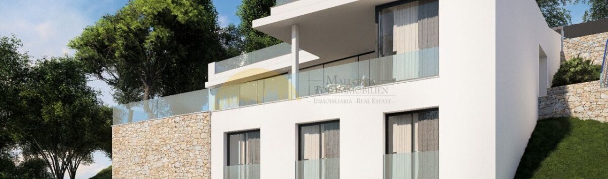 Moderne Neubauvilla in Calvià mit weißer Fassade, Glasgeländern, Natursteindetails und terrassiertem Garten.