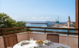 Spacious apartment with spectacular sea views!