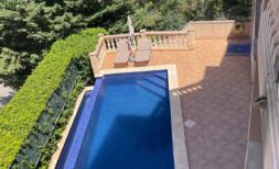 Einzigartige Luxus Wohnung in kleiner Anlage mit Pool