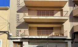 Investment: residential and commercial building in need of renovation