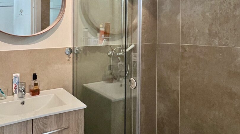 Bad mit bodentiefer Dusche