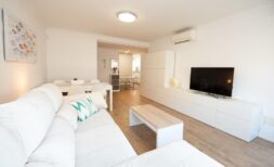 Modernisierte Wohnung mit Garage und Blick auf die historischen Mühlen!