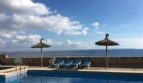 Pool mit Blick auf das Meer