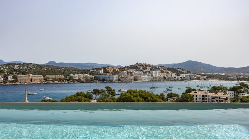 Infinity pool