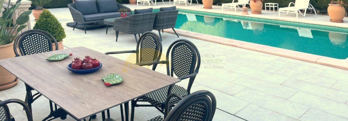 Terraza y piscina