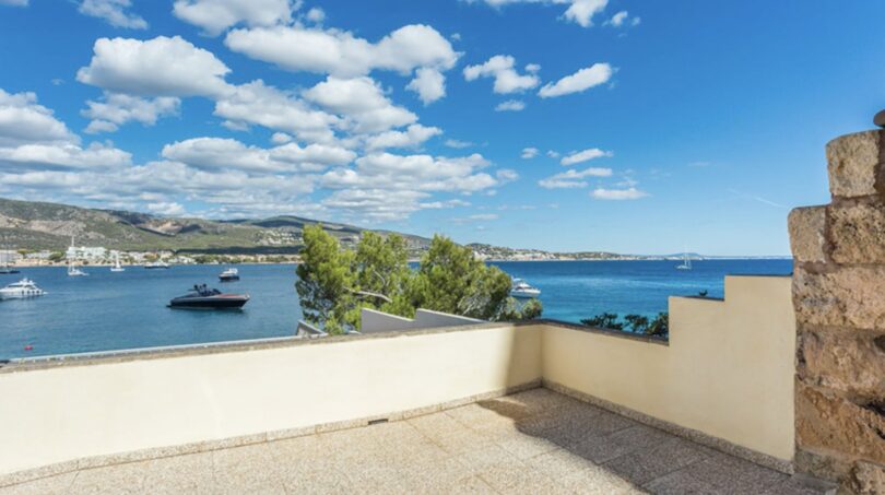 Terrasse mit Blick auf das Mittelmeer