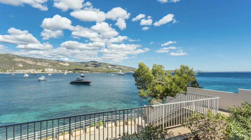 Terrasse mit Blick auf das Mittelmeer