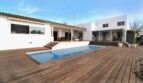 Pool mit Blick auf die Terrasse