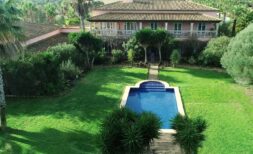 Villa mit spektakulärem 360-Grad-Panoramablick auf Meer und Berge