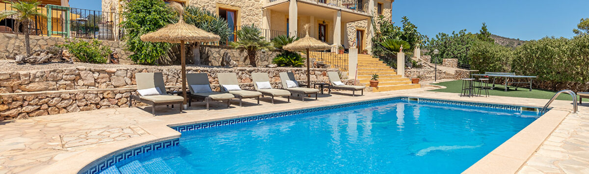 Bild zum Objekt: Finca mit 6 Zimmern, Kamin und Pool zum Verkauf; Meerblick