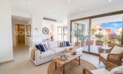 Opportunity! Penthouse in a high-quality apartment complex in the center of Cala Millor