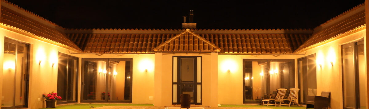 View of the property: House with 5 rooms, garage, pool and mountain view for sale