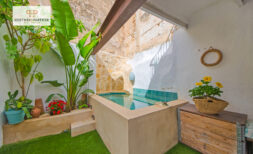 Wunderschön saniertes Stadthaus mit Mini-Pool im Patio und typisch mallorquinischem Flair.