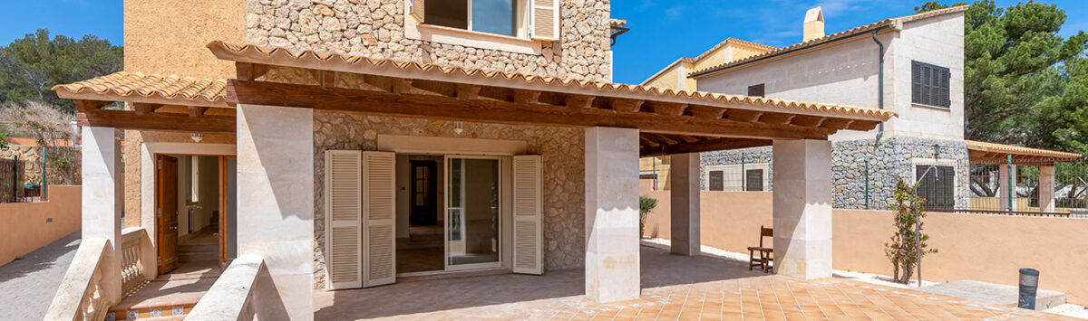 Bild zum Objekt: 334m² Villa mit 4 Zimmern, 3 Bädern, Kamin und Pool zum Verkauf