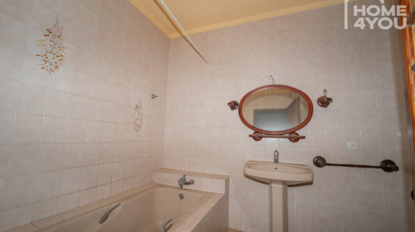 Stadthaus-mit-Projekt-grosse-Grundstück-5