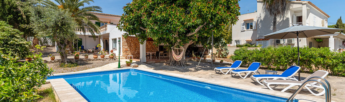 Bild zum Objekt: Villa mit 4 Zimmern, Garage, Pool und V.-Lizenz zum Verkauf