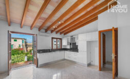 Adosado con 2 unidades residenciales separadas, 200m², 4 dormitorios, 3 baños, jardín, terraza, uso flexible