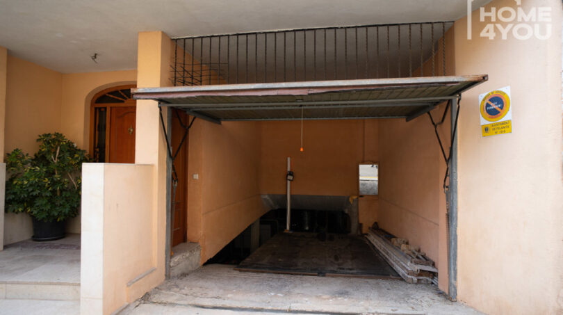 Large garage 