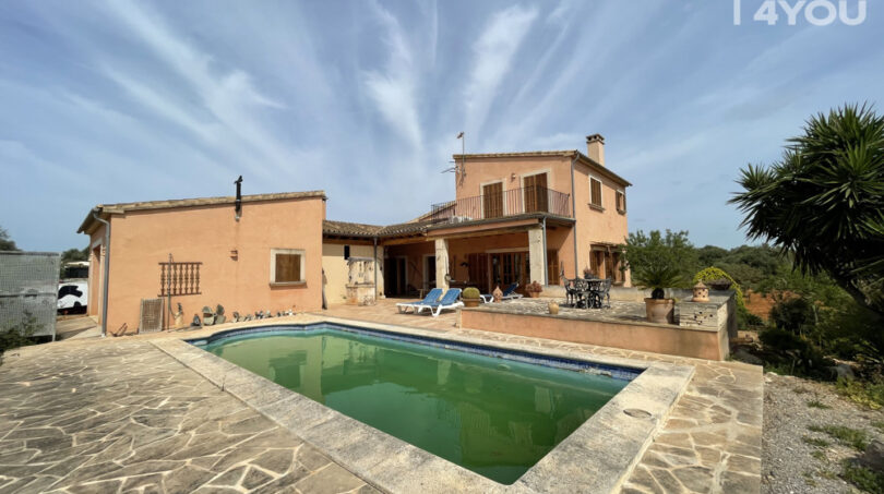 Finca con piscina