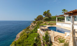 Exclusive sea view villa with vacation license in first sea line of Cala Pi