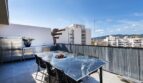 Sonnige Dachterrasse mit Marmortisch, Außenküche und Panoramablick über Palma de Mallorca