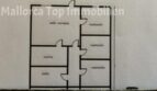Grundriss eines Apartments im Zweifamilienhaus Portocolom mit Wohnzimmer, Küche, Bad und 3 Schlafzimmern.