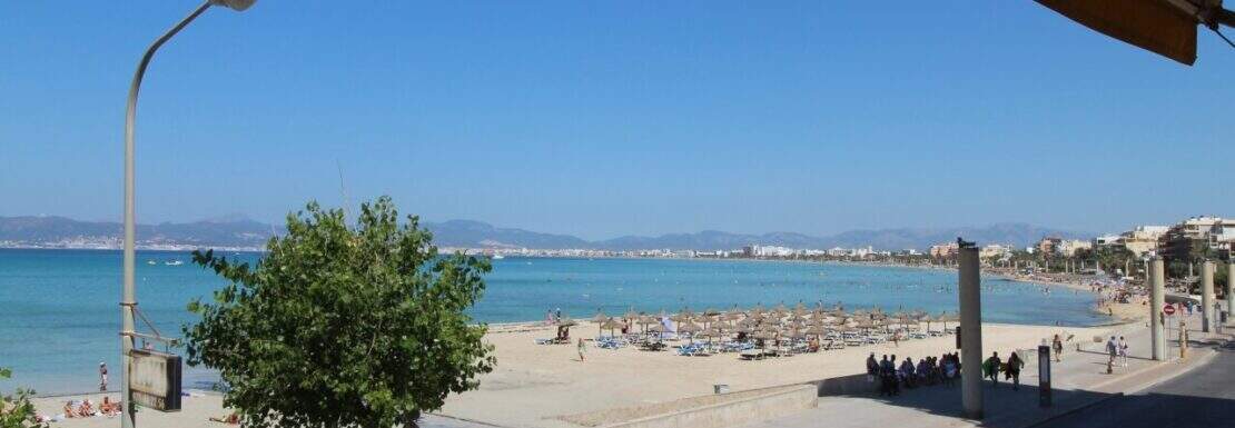 Apartment in . Buy seafront in Mallorca ()