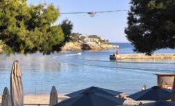 Exklusive Luxus-Maisonette in erster Meereslinie von Porto Cristo mit privater Garage und atemberaubendem Meerblick