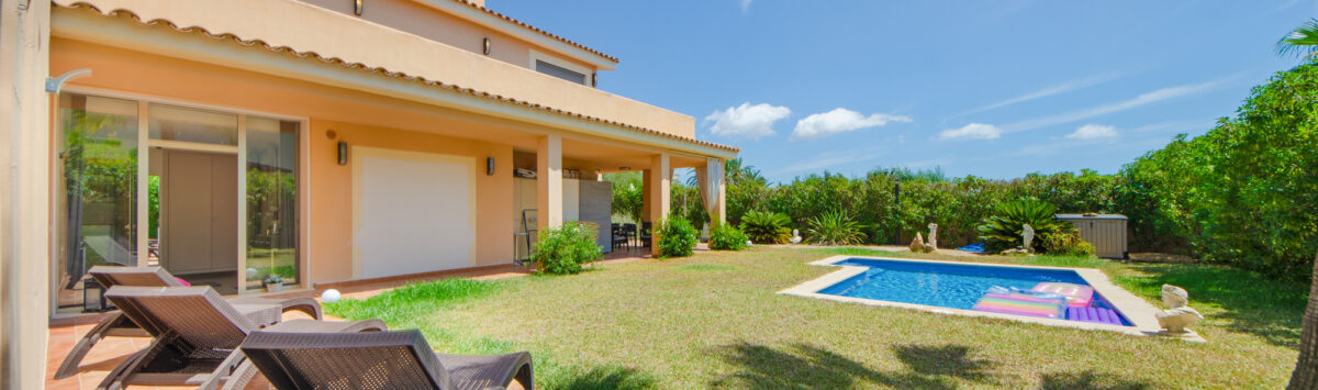 Bild zum Objekt: Villa mit 5 Zimmern, Salzwasserpool und Terrasse zum Verkauf