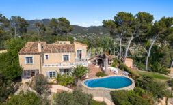 Exklusive Villa im mediterranen Stil mit unvergleichlichem Blick auf Hafen und Meer