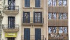 Historisches Stadthaus mit Balkonen in Palma de Mallorca, neben Nivia Born Boutique Hotel, gründerzeitliche Fassade.