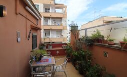 Urbane Wohnung mit Dachstudio und Terrasse – durchdachtes Wohnen mit Charme