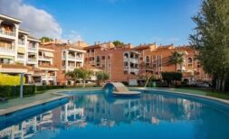 Elegantes Penthouse mit großzügigen Terrassen in Peguera